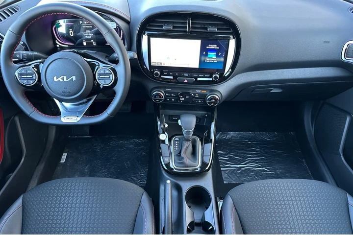 $26135 : New 2025 Soul GT-Line image 9