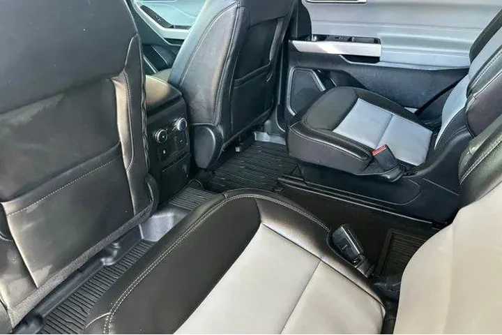 $29900 : Ford Explorer 2022 AWD XLT 4 image 7