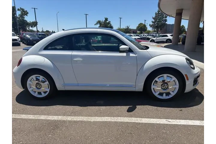 $24997 : Volkswagen Beetle 2019 2.0T image 4