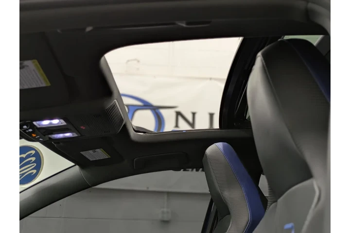 $38995 : Pre-Owned 2023 Golf R 2.0T DSG image 8