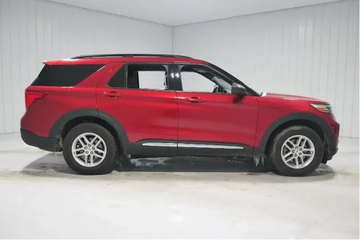 $32500 : Ford Explorer 2023 AWD XLT 4 image 4