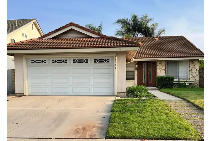 $2195 : Cerritos ABC school 4bed/ 4ba image 1