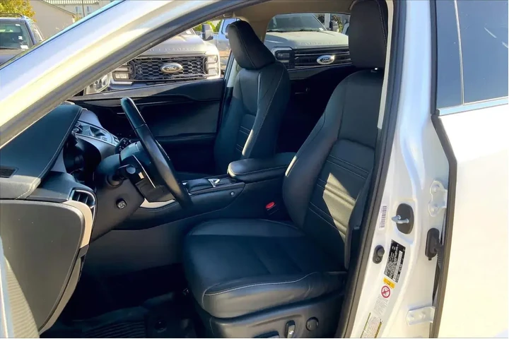 $19199 : Lexus NX 300h 2019 AWD 4dr C image 7