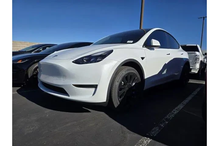 $31991 : Tesla Model Y 2023 AWD Long image 2