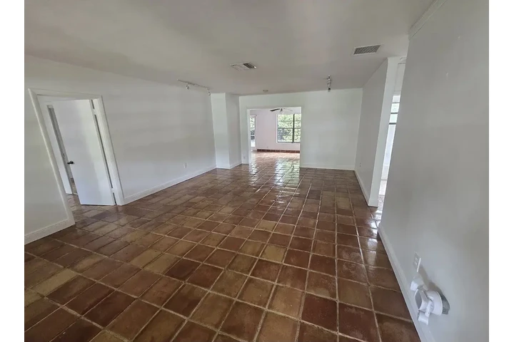 $1300 : Casa adosada de 3 d image 3