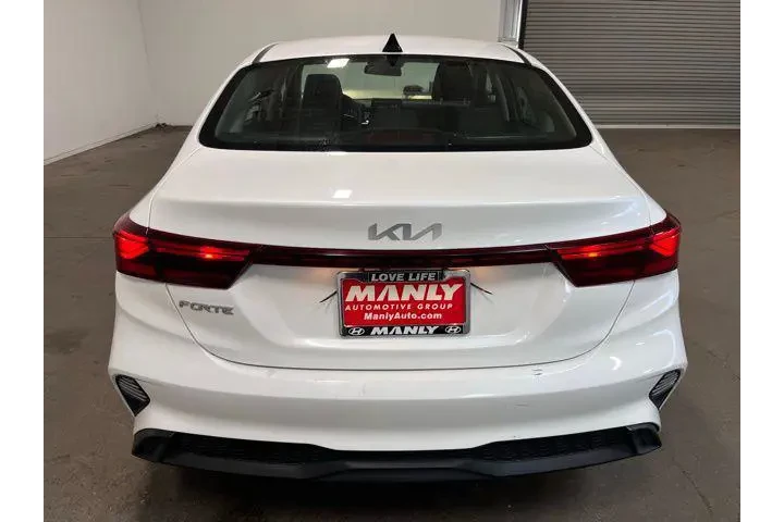 $16407 : Kia Forte 2023 LXS 4dr Sedan image 4