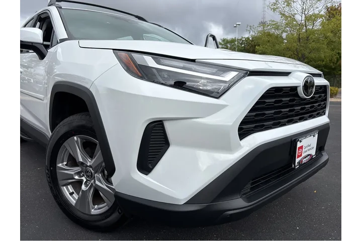 $35000 : Gold Certified2025 RAV4 XLE image 7