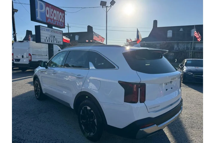 2024 Sorento S 2WD image 4