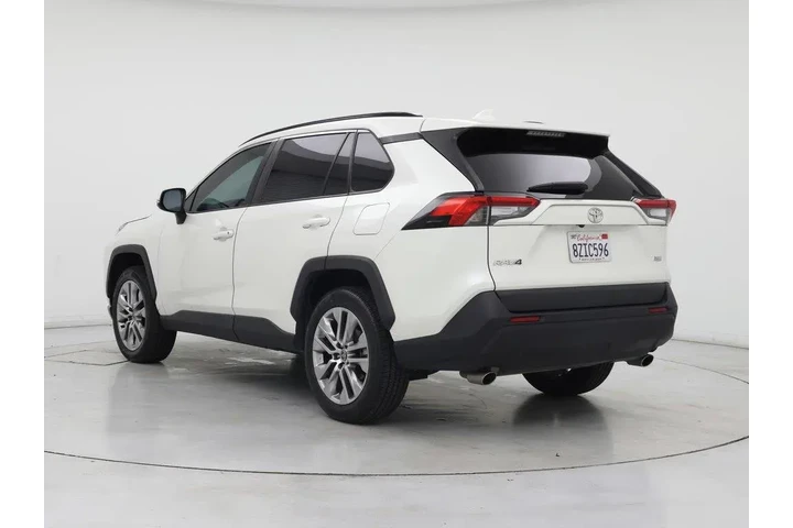 $26998 : Toyota RAV4 2021 XLE Premium image 2