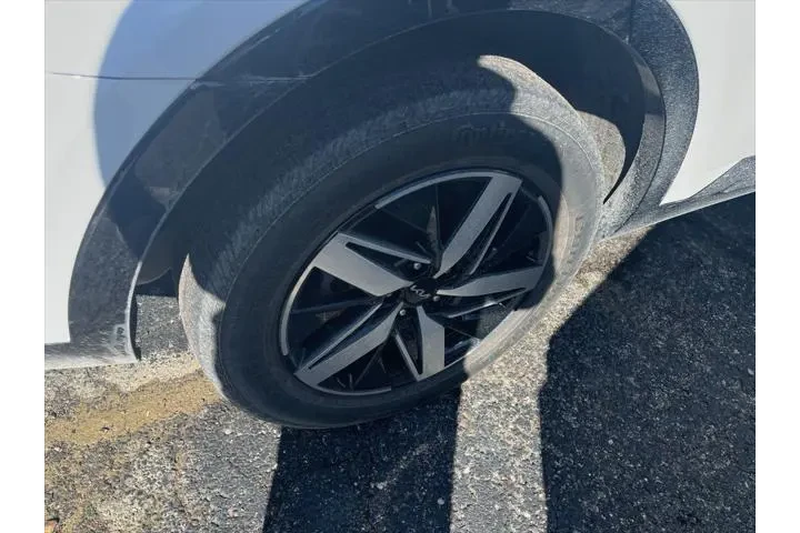 $26777 : Kia Sorento 2023 S 4dr SUV image 5