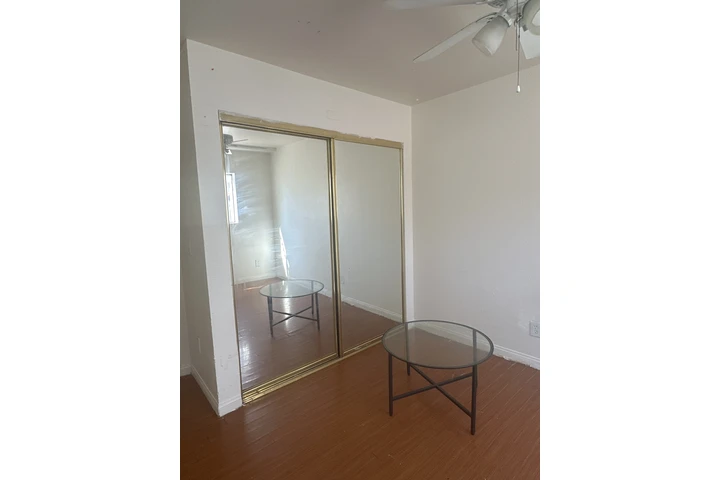 $1100 : Cuarto en Renta image 2