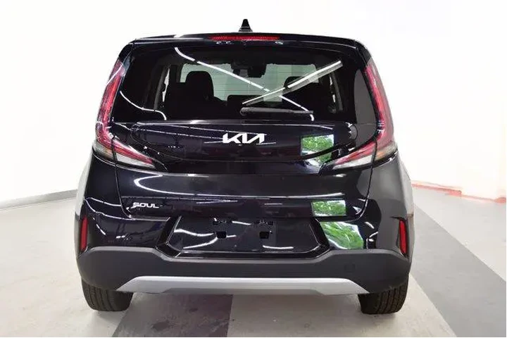 $17994 : Kia Soul 2025 LX 4dr Crossov image 6