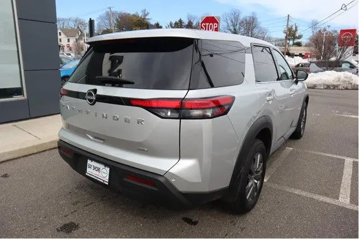 $27312 : Nissan Pathfinder 2024 AWD S image 6