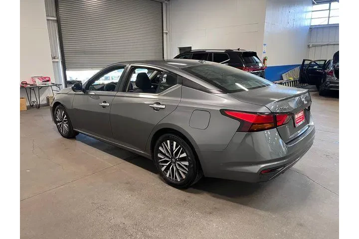 $18438 : Nissan Altima 2024 2.5 SV 4d image 5