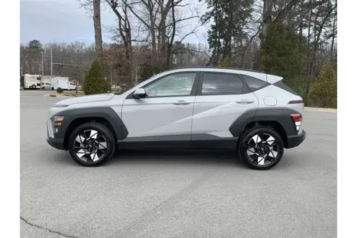 $24900 : 2025 Kona SEL image 4