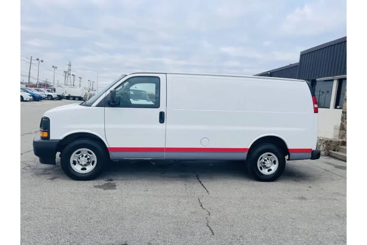 $10999 : 2017 Express 3500 image 8