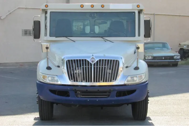 $15995 : 2006 International DuraStar 4 image 3