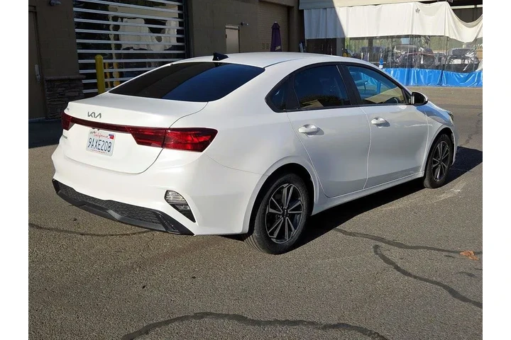$18998 : Kia Forte 2022 LXS 4dr Sedan image 5