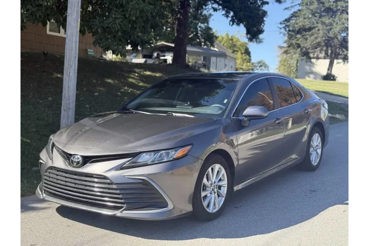 $17999 : 2021 Camry LE image 3