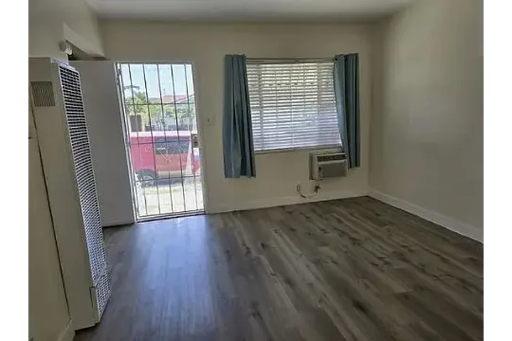 $1060 : CASA 🏠en , Montebello, CA🏠 image 1