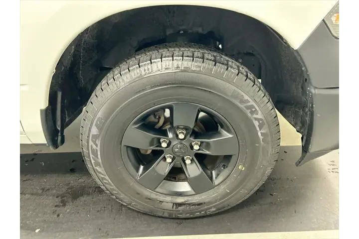 $33747 : Ram 1500 Classic 2023 4x4 Tr image 8