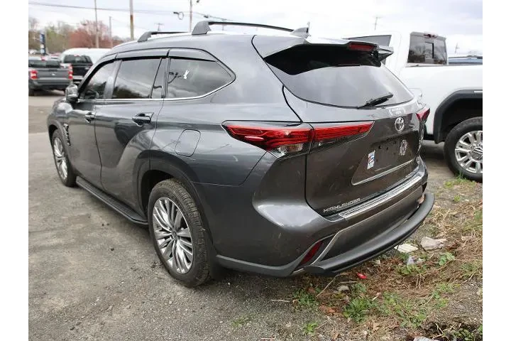 $34448 : Toyota Highlander 2023 AWD L image 4