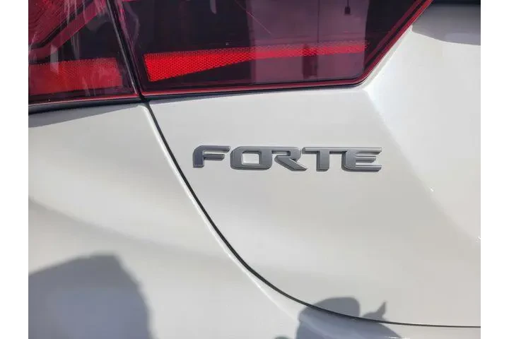 $17936 : Kia Forte 2024 LX 4dr Sedan image 7