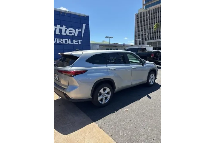 $37816 : Toyota Highlander 2023 L 4dr image 7