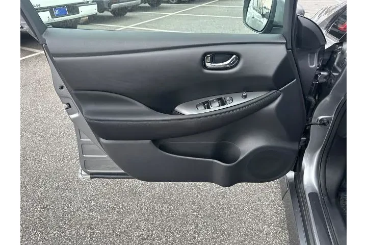 $13998 : Nissan LEAF 2022 S 4dr Hatch image 10