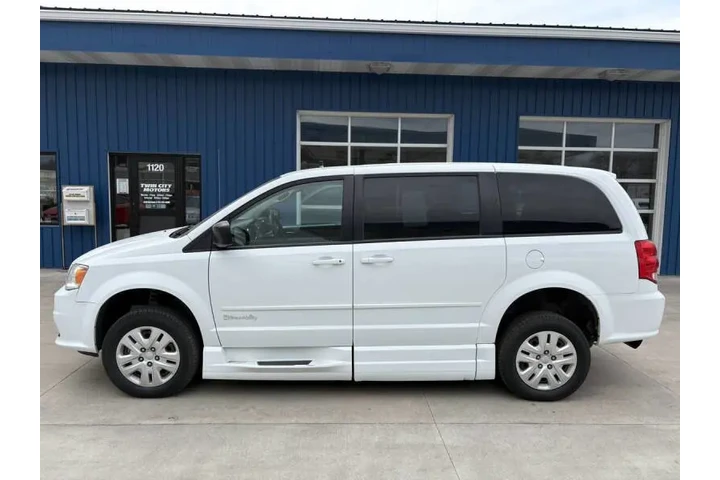 $16990 : 2017 Grand Caravan SE image 1