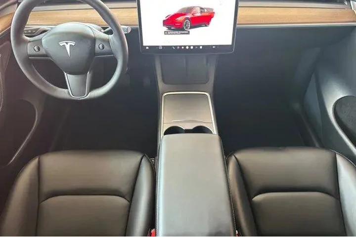 $33300 : Tesla Model Y 2024 AWD Long image 6