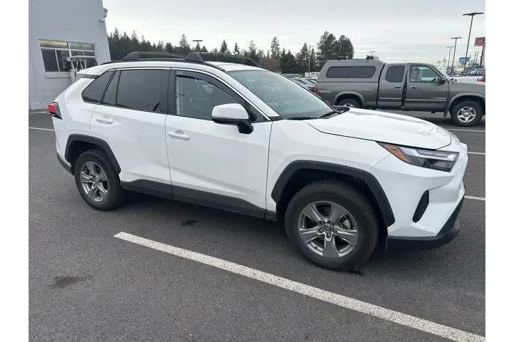 $29989 : Toyota RAV4 2024 AWD XLE 4dr image 3