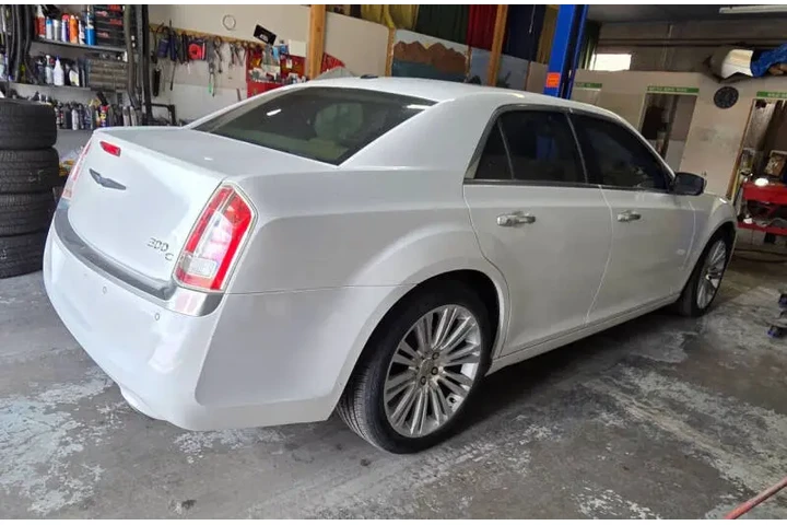 $9995 : 2013 300 C Luxury Series image 4