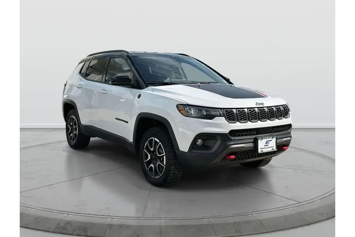 $23490 : Jeep Compass 2024 4x4 Trailh image 1
