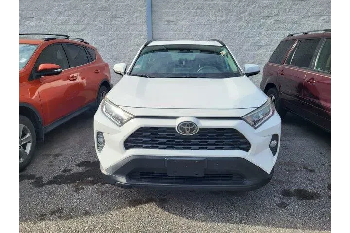 $19762 : Toyota RAV4 2019 AWD XLE 4dr image 2