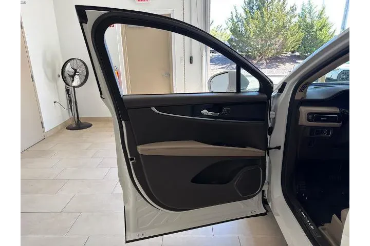 $35989 : Lincoln Nautilus 2022 AWD Re image 8