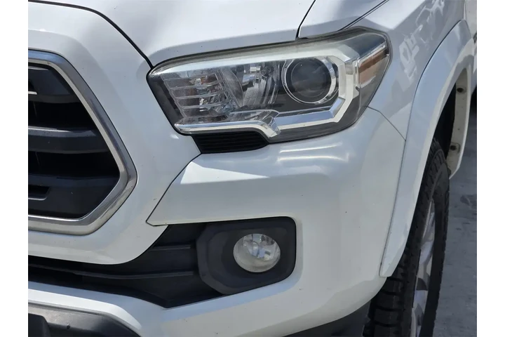 $24996 : Toyota Tacoma 2017 4x4 TRD P image 6