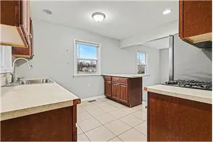 $1000 : Rental property with 2 bedro image 7