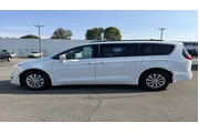 $11995 : Chrysler Pacifica 2017 Touri thumbnail