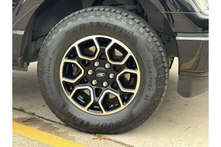 $38417 : Ford F-150 2023 4x4 Lariat 4 image 3