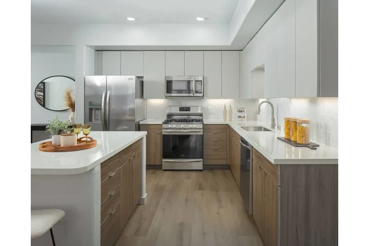 $2500 : Apartment building image 10