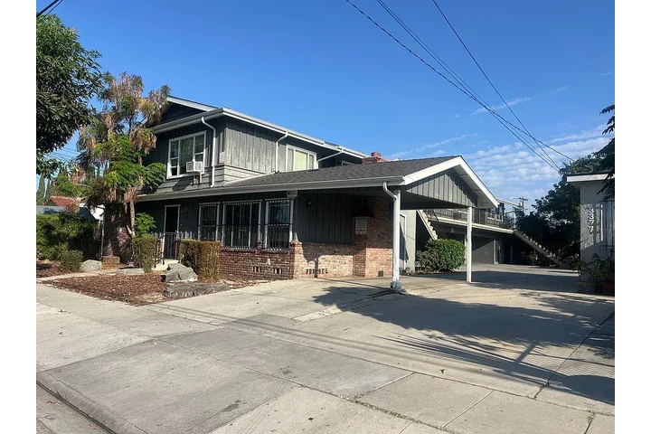 $1700 : This house is available image 3
