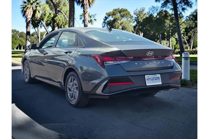$19608 : Hyundai ELANTRA 2024 SEL 4dr image 7