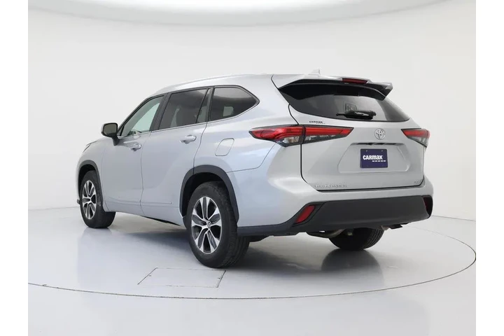 $37998 : Toyota Highlander 2023 XLE 4 image 2