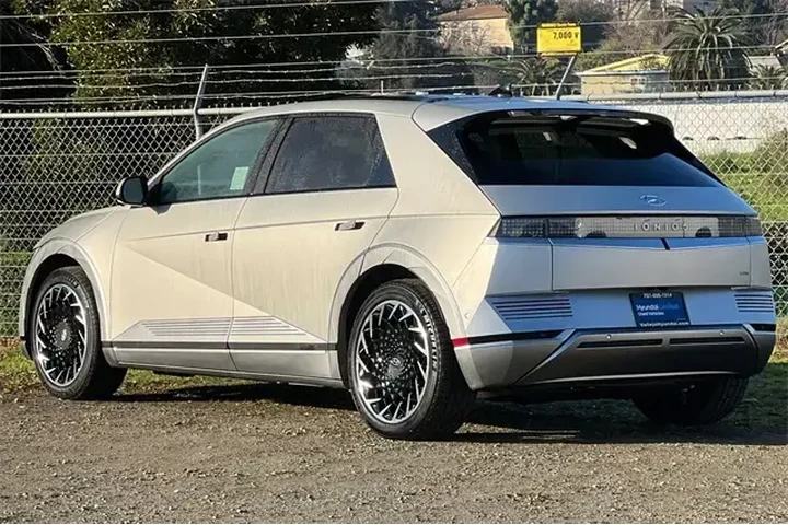 $28990 : Hyundai IONIQ 5 2023 AWD Lim image 9