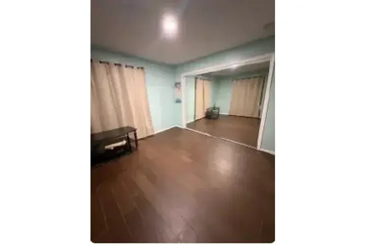 CUARTO EN LOS ÁNGELES image 1