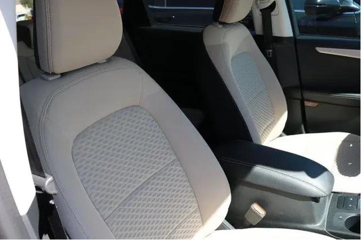 $23459 : Ford Escape 2023 ST-Line 4dr image 4