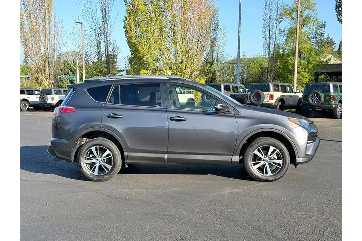 $20995 : Toyota RAV4 2017 AWD XLE 4dr image 2