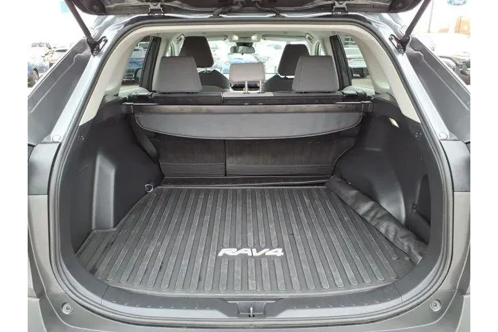 $37875 : Toyota RAV4 2025 AWD XLE 4dr image 7