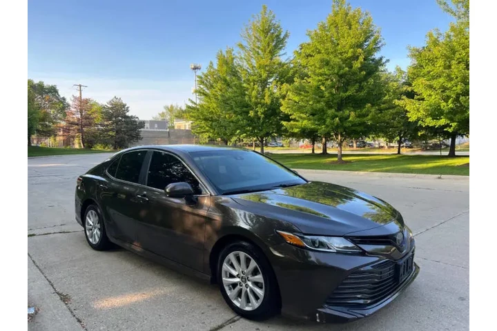 $12991 : 2018 Camry LE image 4